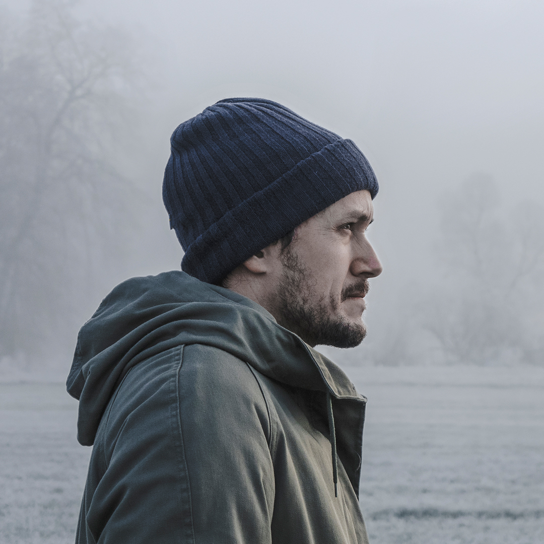 Selbstportrait. Junger Mann im Seitenprofil