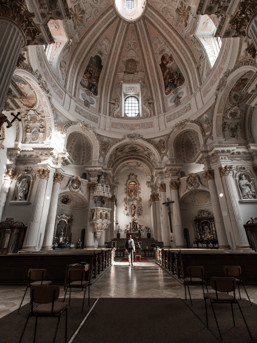 Brautigam in Kirche